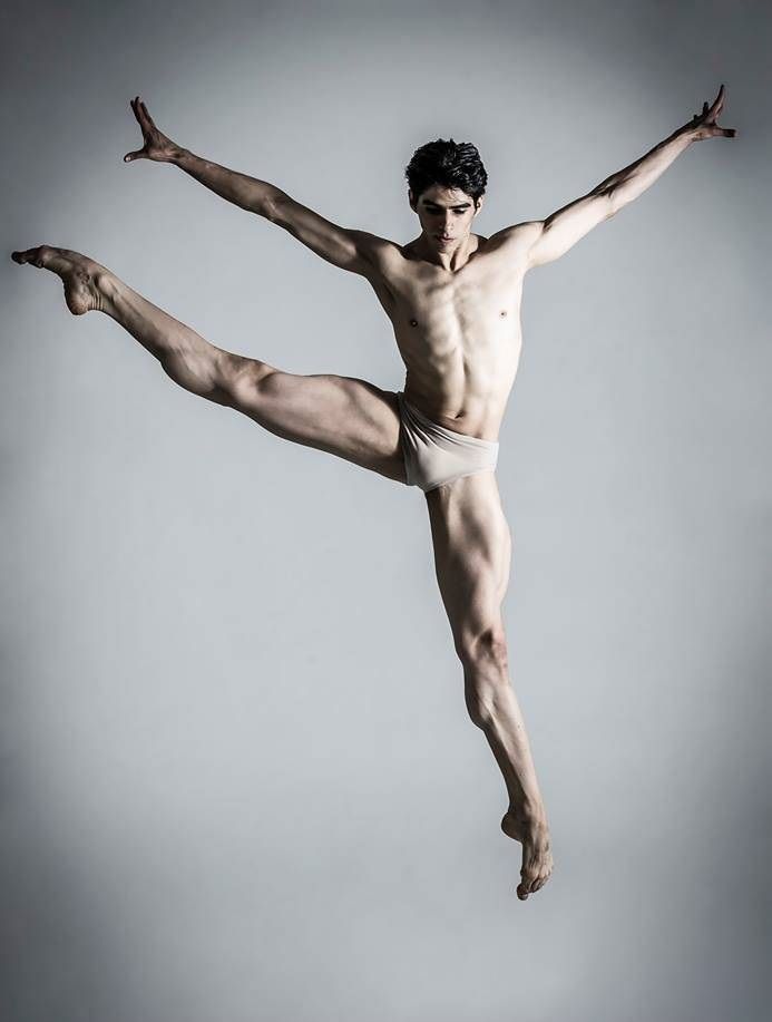 발레로 다져진 발레리노남의 예술적인 몸 | 인스티즈