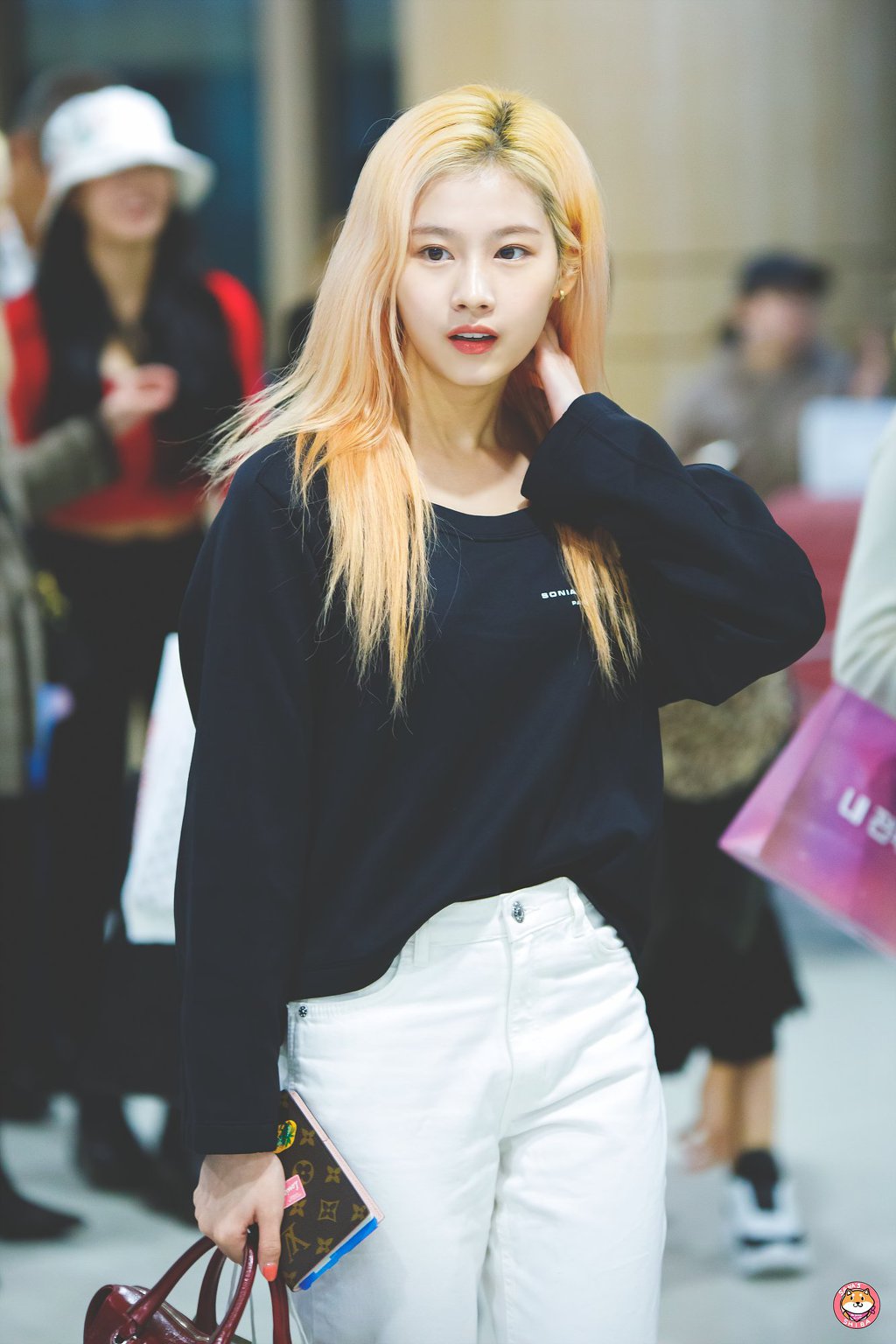 오늘이 생일인 트와이스 사나.jpgif (335장) | 인스티즈