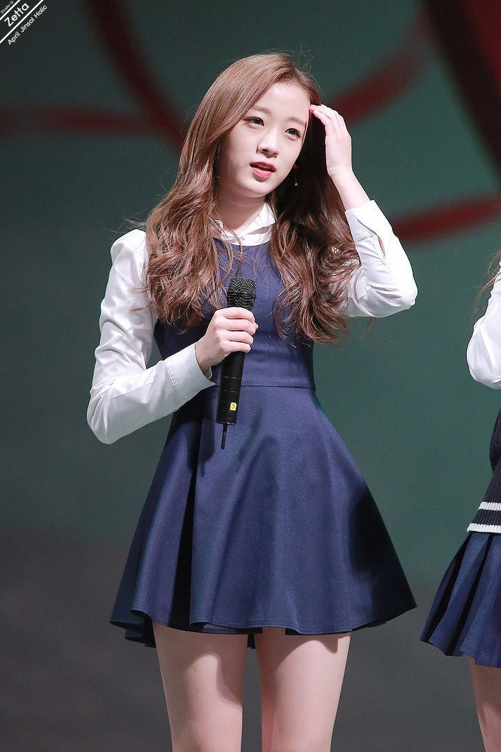 [에이프릴] 아침부터 꽤나 추운 것 같아서 진솔이 | 인스티즈