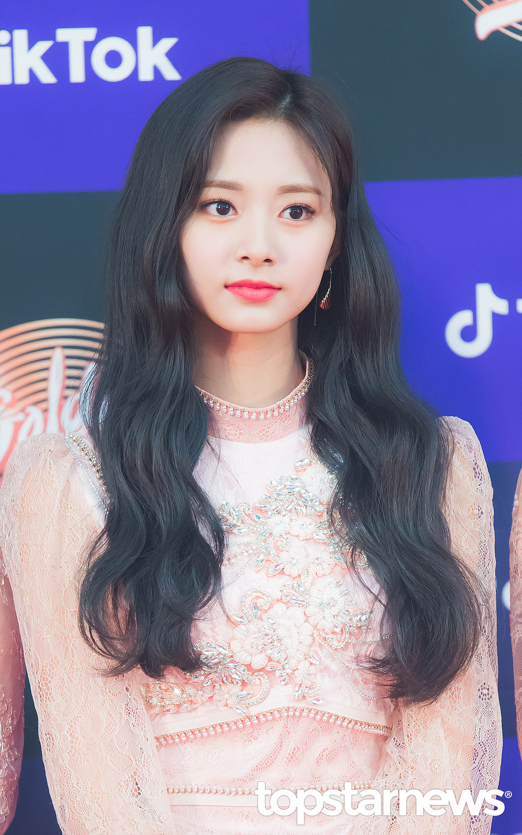 감탄만 나오는 최근 쯔위의 미모.jpgif | 인스티즈