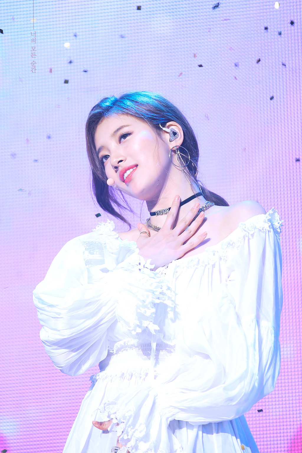 얼굴에서 빛이 나는 배수지.jpgif | 인스티즈