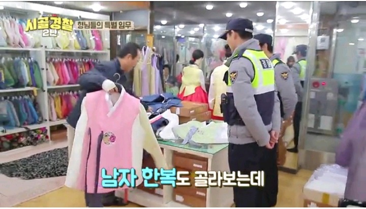 어르신들 영정사진 찍어 드리기로한 이정진 순경 | 인스티즈