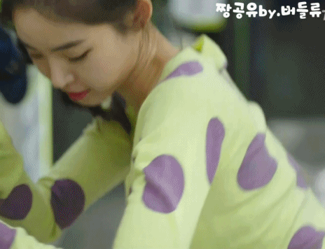 방심한 황승언.gif | 인스티즈