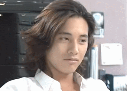 자기가 뽀뽀하라고 시켜놓고 진짜 하니까 심쿵한 원빈 .GIF | 인스티즈