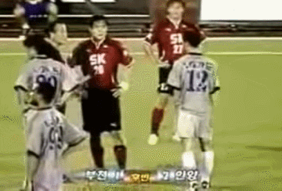 이영표 뺨 때리는 이임생.gif | 인스티즈