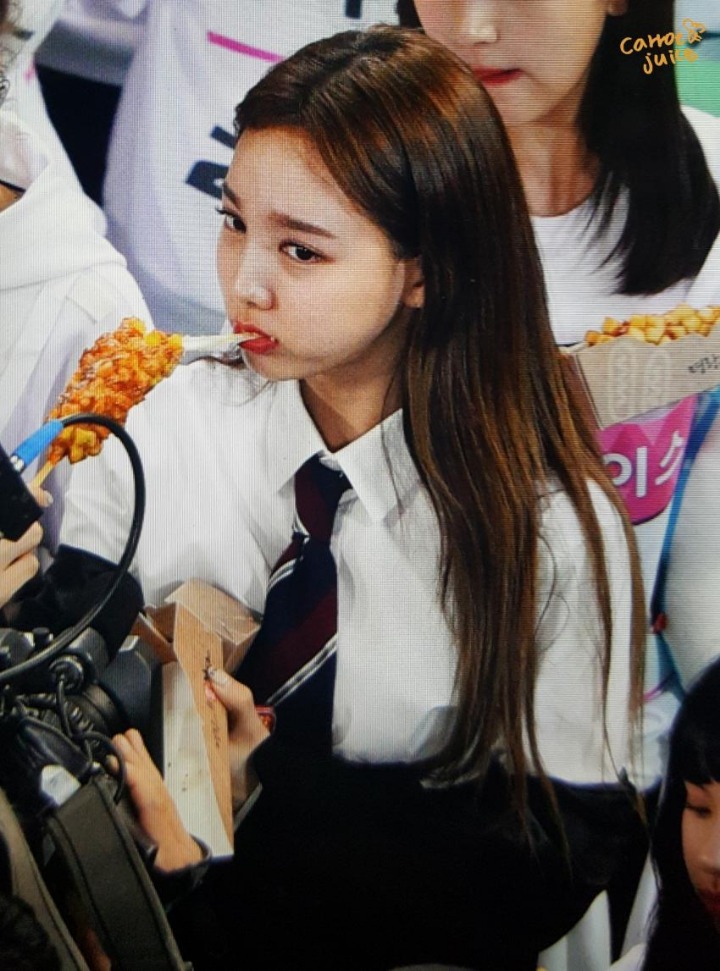 아육대에서 핫도그 먹는 트와이스 나연 ㅋㅋㅋ | 인스티즈
