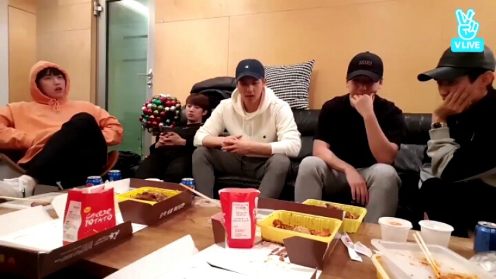 브이앱 방송 도중 로리타 언급하는 소속사 관계자 | 인스티즈