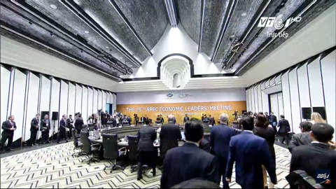 11/11 APEC 정상회의 본회의 세션에 참석한 문재인 대통령 | 인스티즈