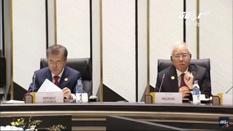 11/11 APEC 정상회의 본회의 세션에 참석한 문재인 대통령 | 인스티즈