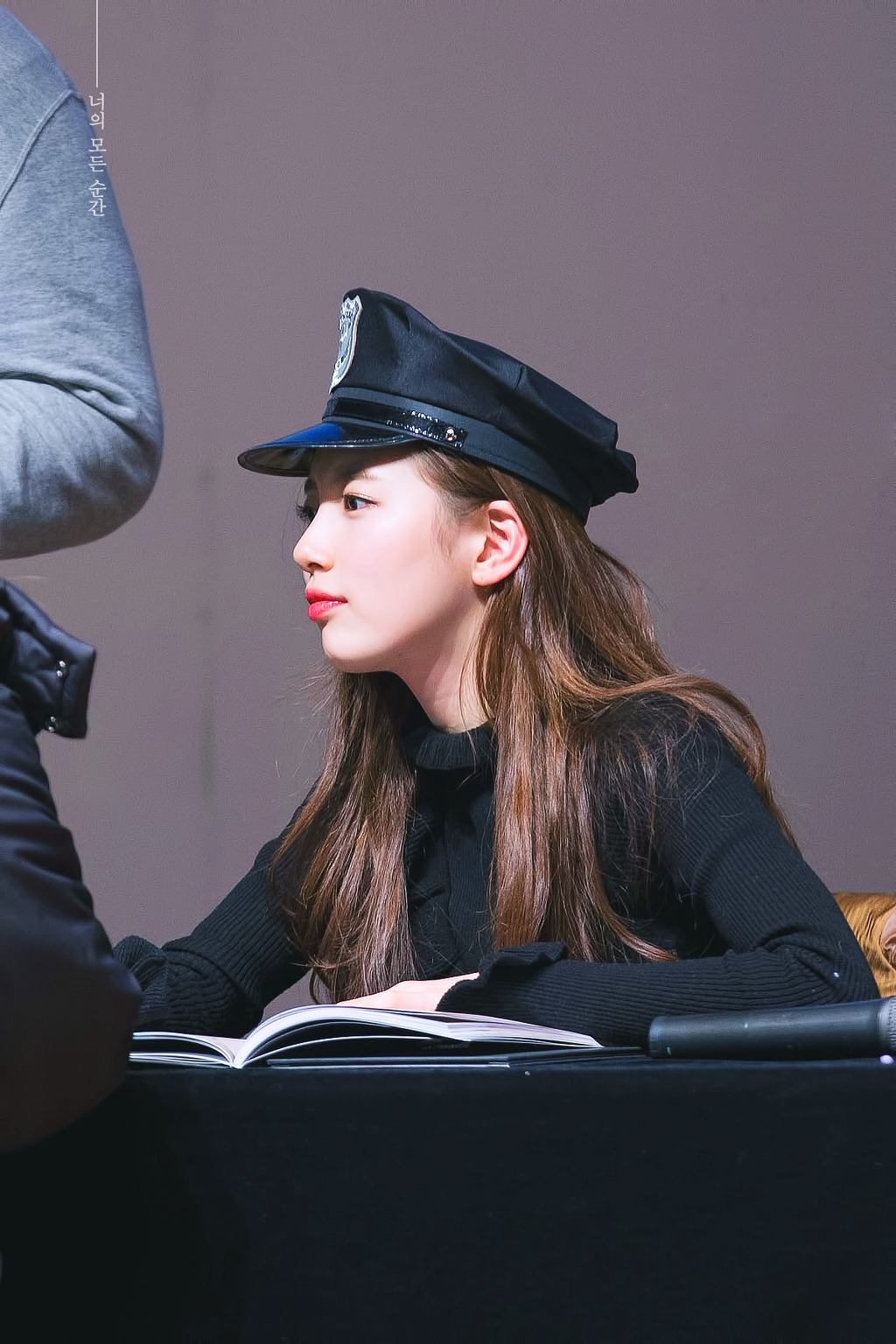얼굴에서 빛이 나는 배수지.jpgif | 인스티즈