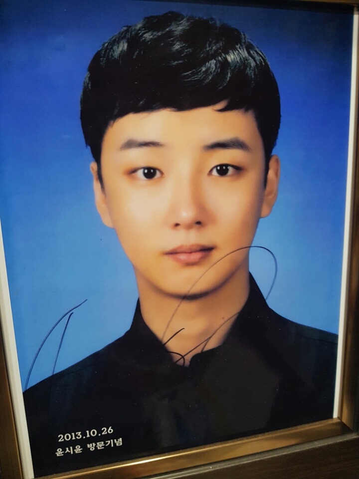 사진관 갓더니 연예인 사진이.. | 인스티즈