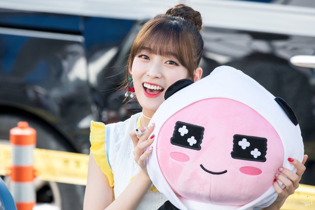 [오마이걸] 비가와서 그런지 몸의 온도가 내려간 것 같아서 아린이 | 인스티즈