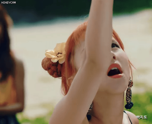 개인적으로 이번 트와이스 뮤비중에서 귀여웠던 장면.gif (feat.채영,쯔위) | 인스티즈