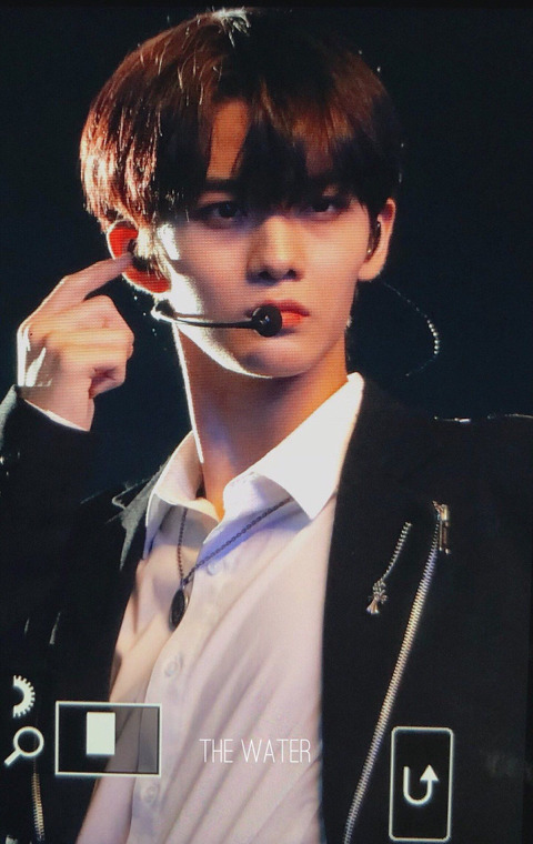 행사 중 마이크가 나오지 않을때 워너원의 반응 | 인스티즈
