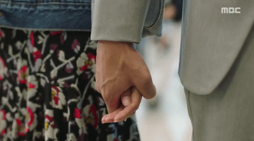 감독님의 여성 캐릭터에 대한 디테일이 느껴지는 디렉팅 장면.jpgif | 인스티즈