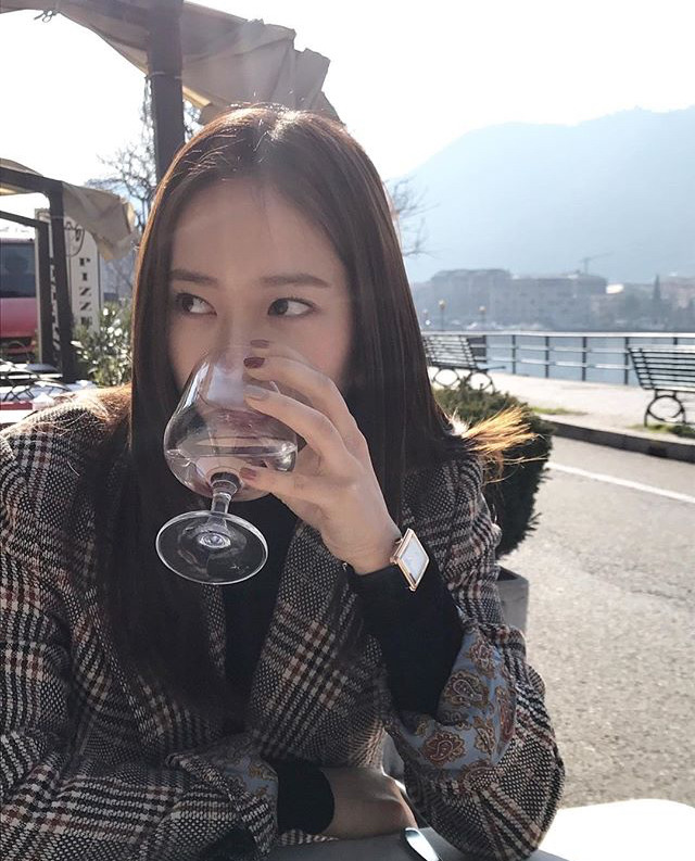 이탈리아에서 물 마시는 크리스탈 | 인스티즈