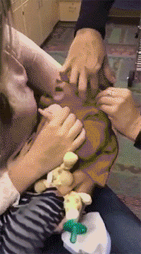 난생 처음 소리를 듣게된 아이.gif | 인스티즈