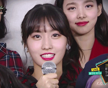 181123 뮤직뱅크 인터뷰 트와이스 gif | 인스티즈