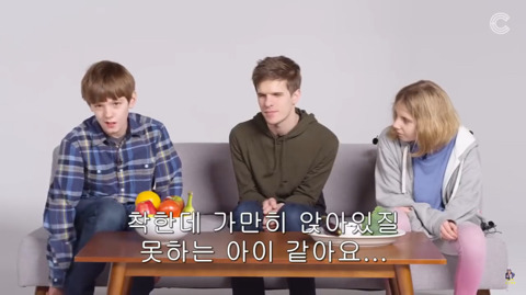 시각장애인에게 색깔을 설명하는 아이들 | 인스티즈