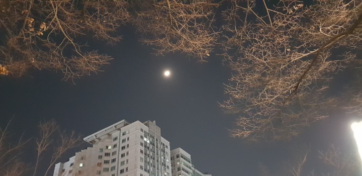 해, 그리고 달 이미지