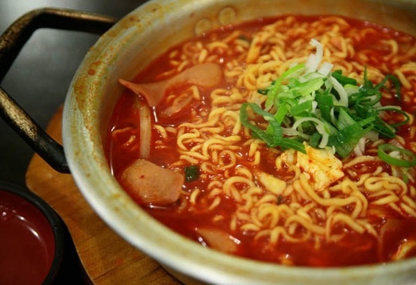 라면엔 김치 vs 라면엔 단무지 | 인스티즈
