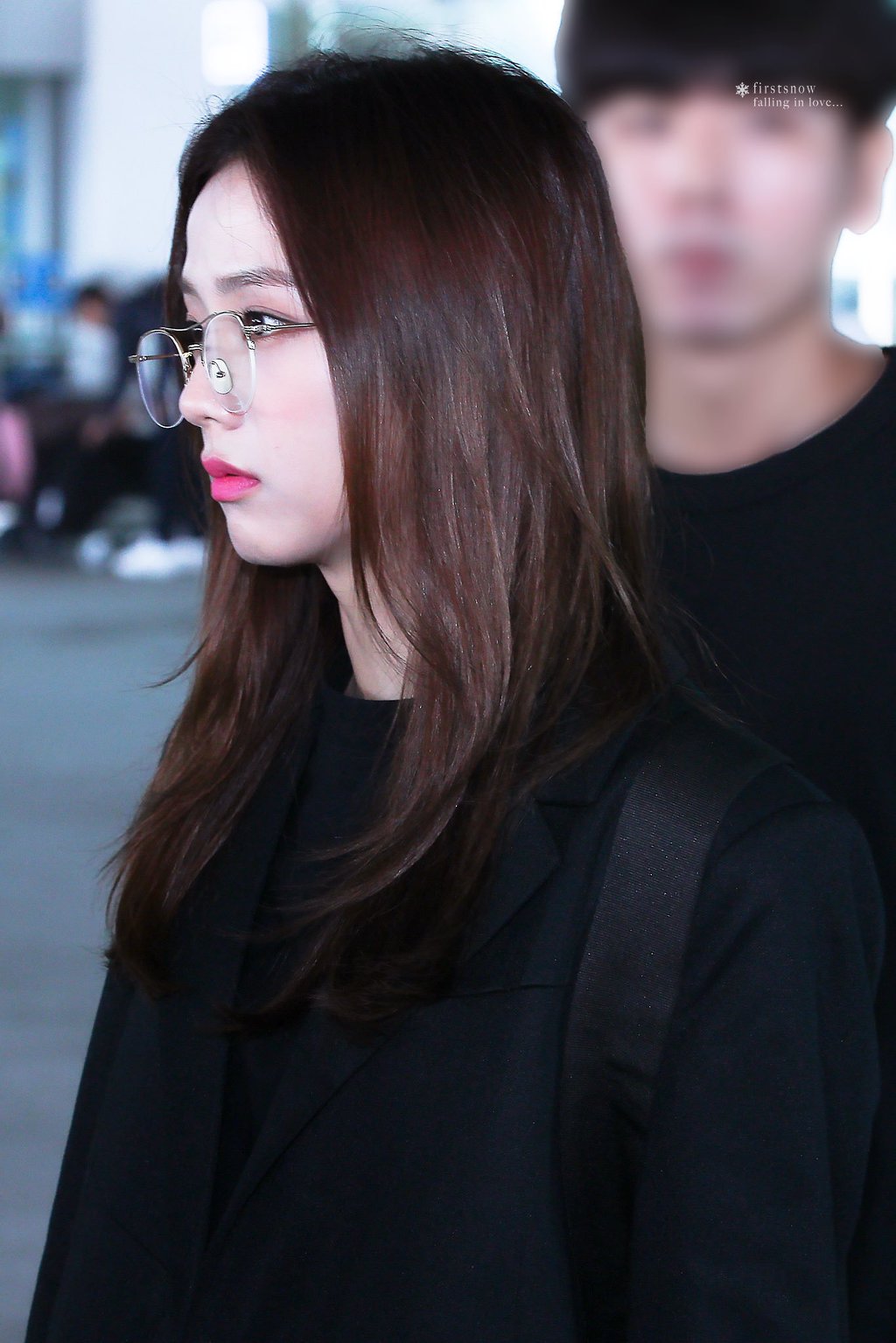 런던패션위크 참석하러 출국한 블랙핑크 지수.jpgif | 인스티즈