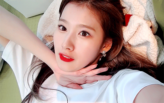눕방하는 사나.gif | 인스티즈