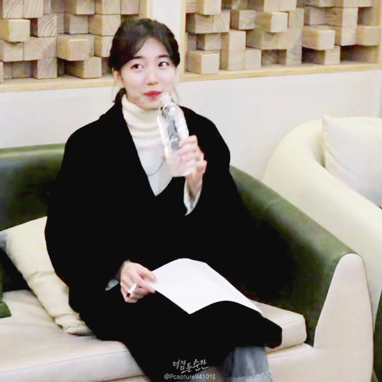 머리 대충묶는 수지ㄷㄷㄷ.jpgif | 인스티즈
